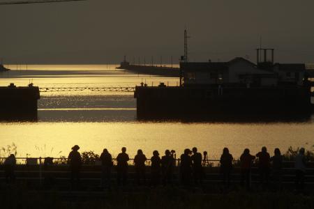 夕暮れの三池港閘門